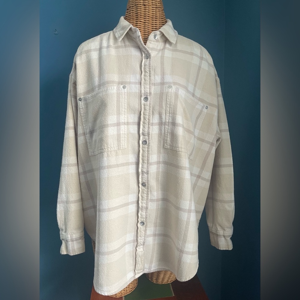 Aerie Plaid Oversized Flannel Shirt Soft Cotton Size Small. Cream Tan 2 Pockets